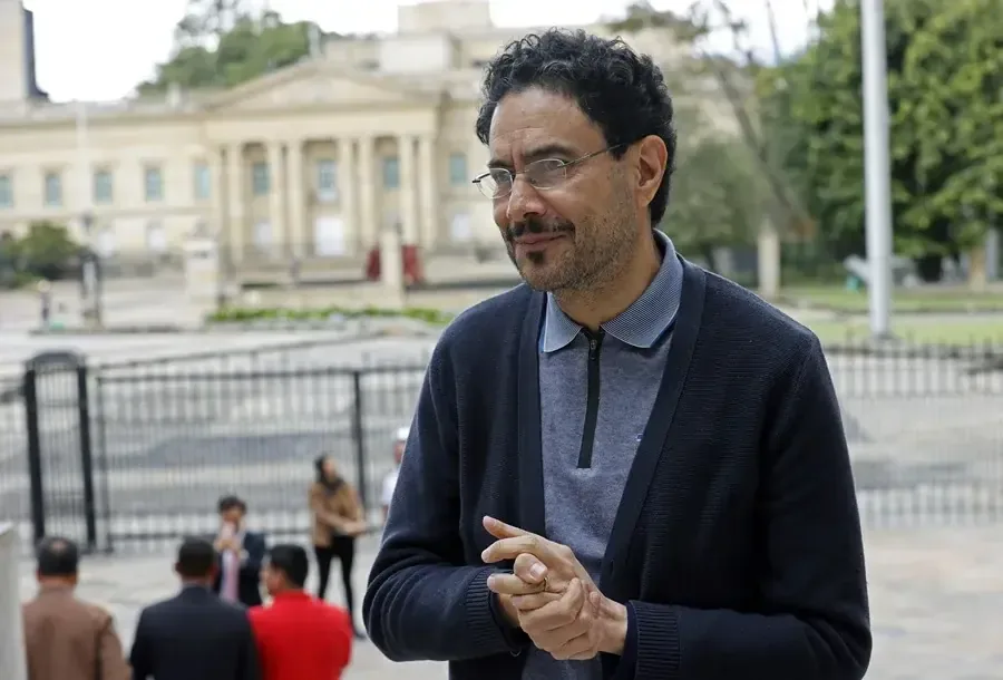 La encuesta de Génesis Crea muestra que Cepeda tiene un 34.3% de apoyo popular.