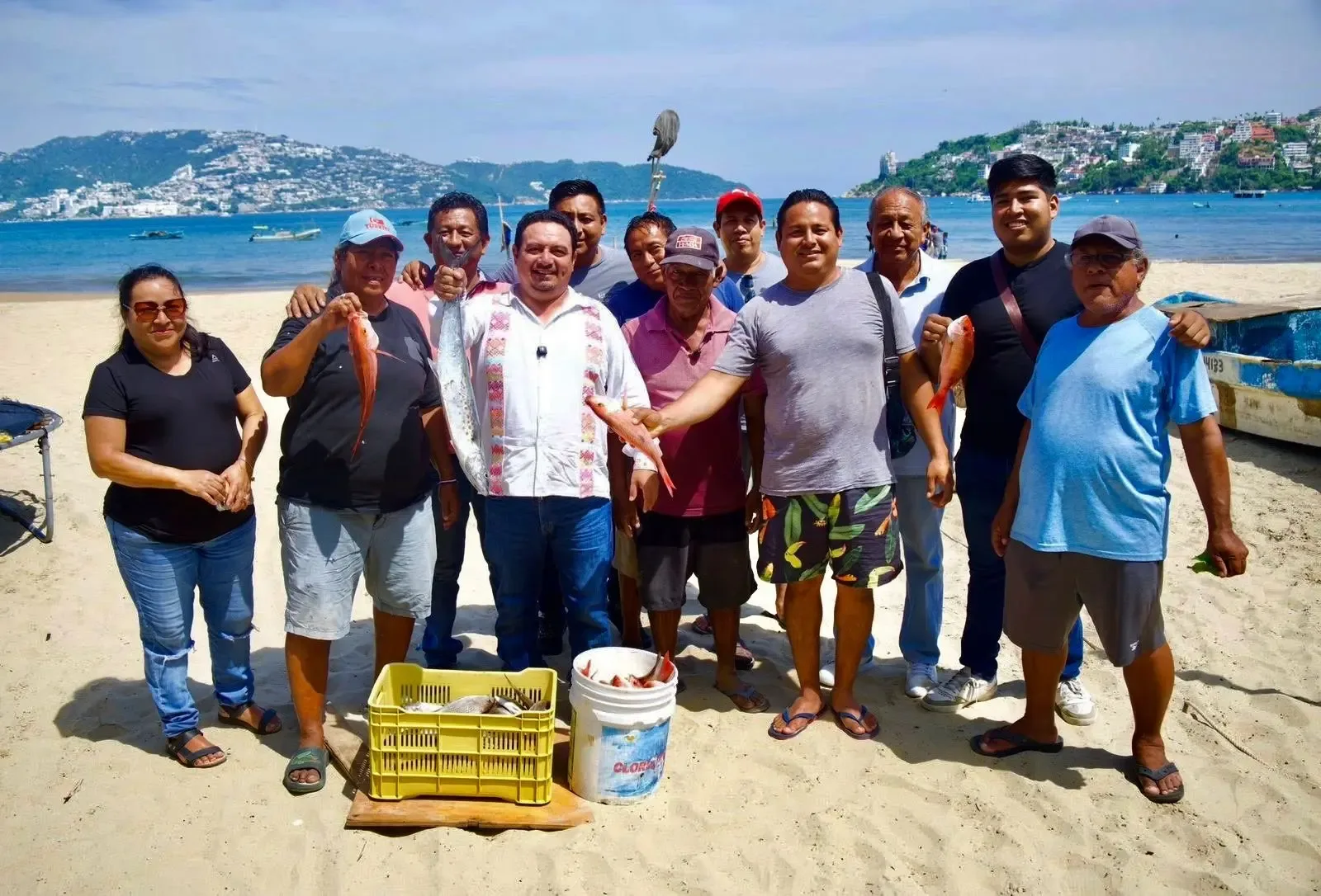 Iván Hernández Díaz anuncia el apoyo del programa Bienpesca a pescadores guerrerenses.