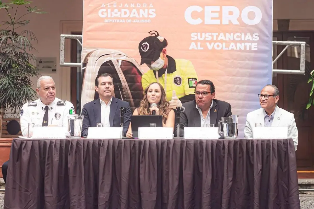 La iniciativa busca mejorar la seguridad vial al sancionar a quienes conduzcan bajo el influjo de sustancias.