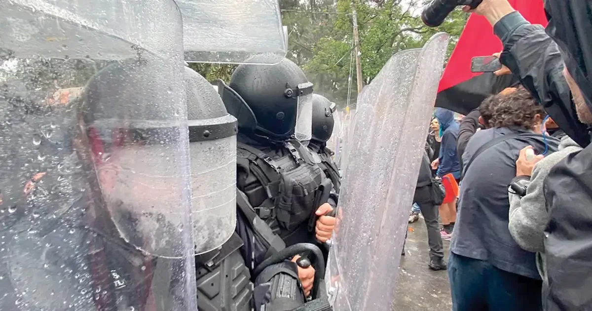 17 oficiales de la Policía Estatal están bajo la lupa por su actuación en una manifestación en Guadalajara.
