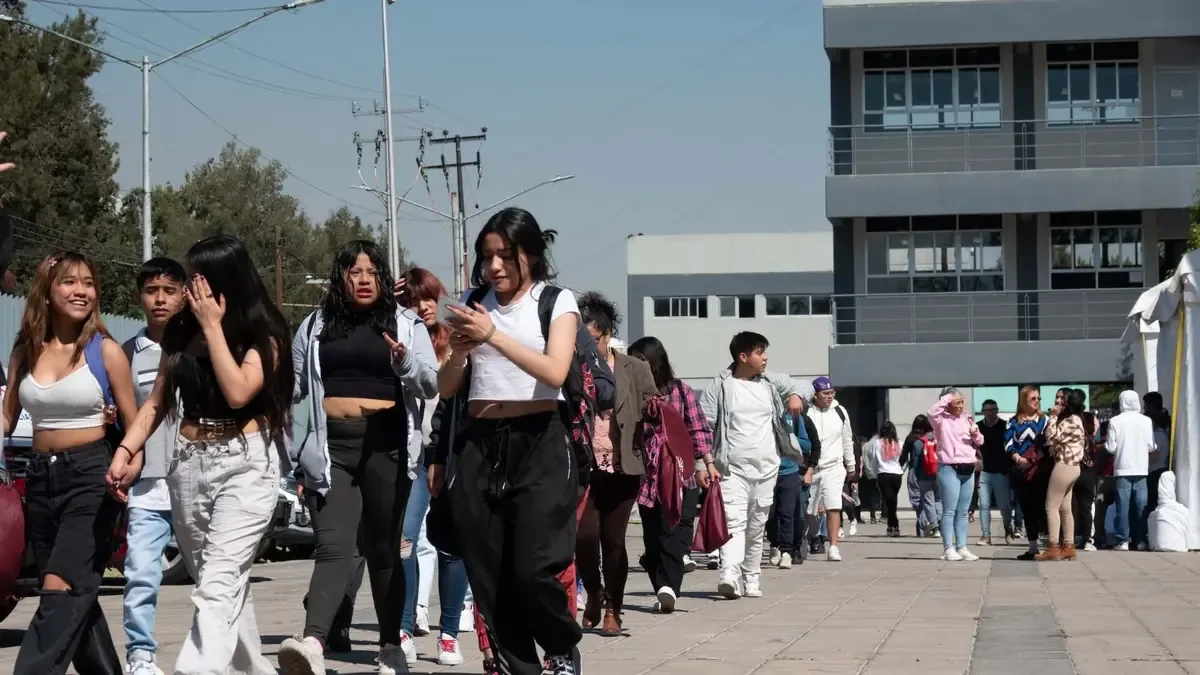 La violencia contra jóvenes estudiantes en México genera protestas y solicitudes de justicia.