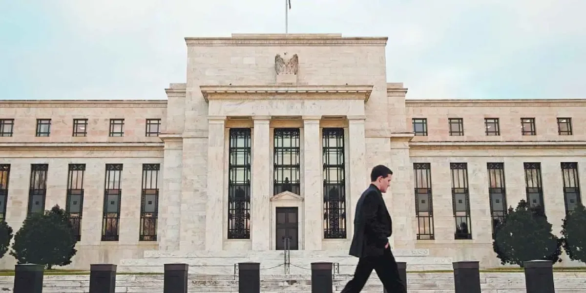 "James Longsdon de Fitch discute el impacto de la Fed en la calificación de Estados Unidos."