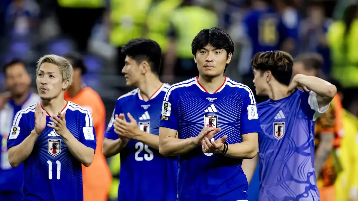 La selección nipona y sus aficionados muestran valores de respeto y limpieza.