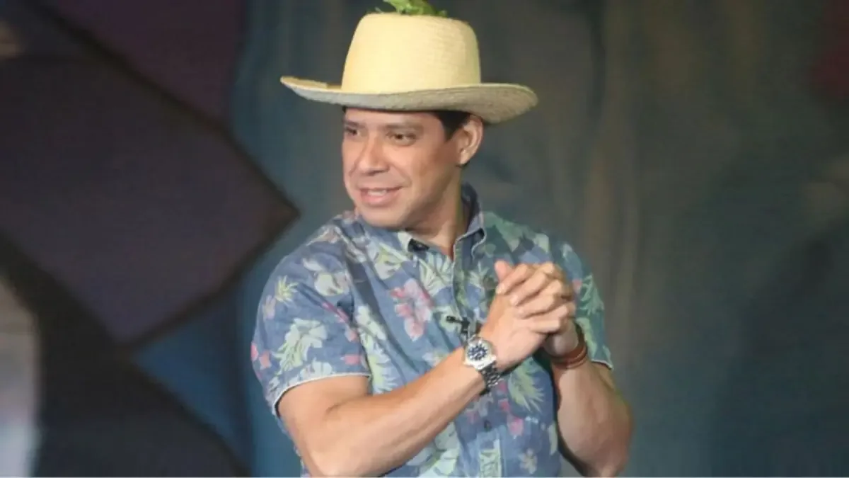 Javier Carranza, conocido como 'El Costeño', celebra un fallo a su favor en un conflicto legal con su exprometida.