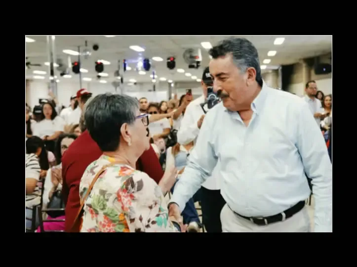 Militantes de Morena respaldan a Javier Lamarque en un evento donde se convocó a la unidad hacia 2027.