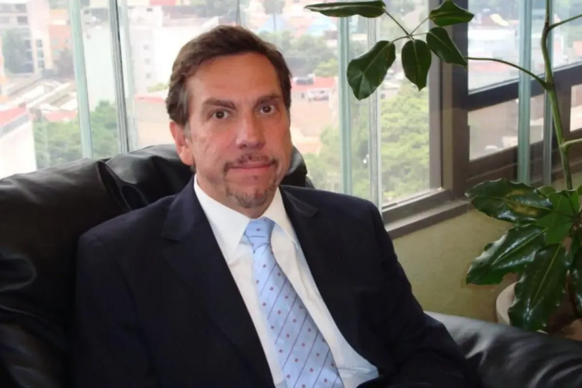Javier Laynez Potisek en su primer día como profesor en el ITAM.