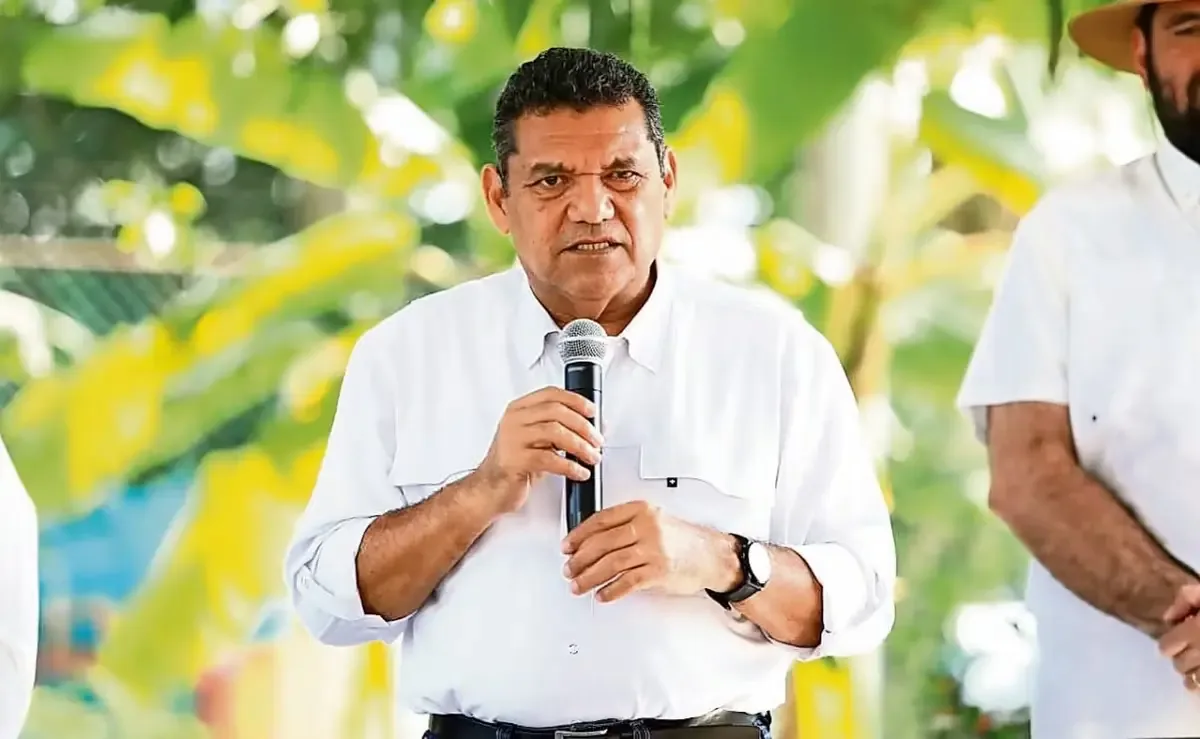 El gobernador de Tabasco, Javier May, enfrenta críticas por su gestión comunicativa y designa a una nueva vocera.