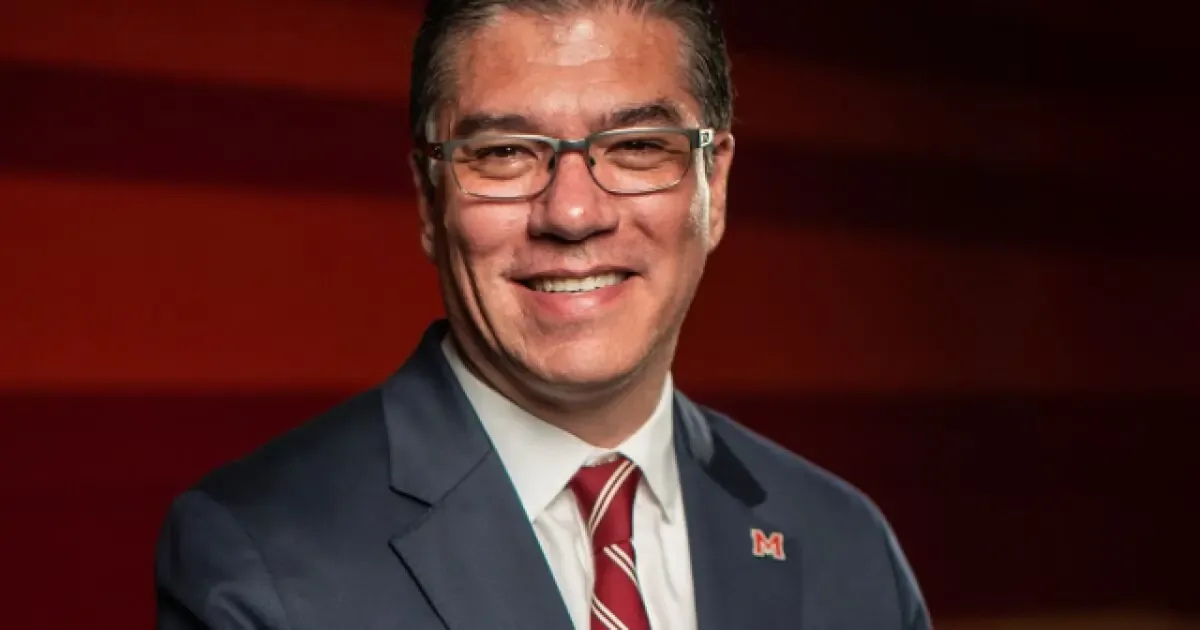 Altamirano, rector de UMass, comparte su experiencia en el Tec de Monterrey y su impacto en la educación superior.