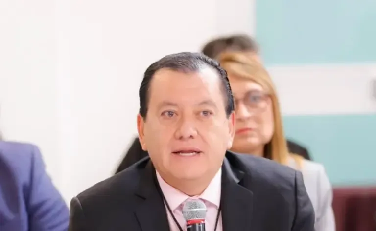 Javier Saldaña Almazán lidera gestiones para asegurar presupuesto 2026 en la UAGro.