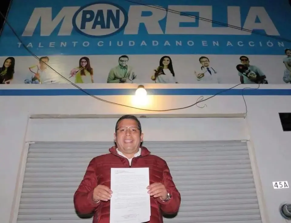 El ex candidato del PAN se distancia de su pasado y ahora es sancionado por corrupción.
