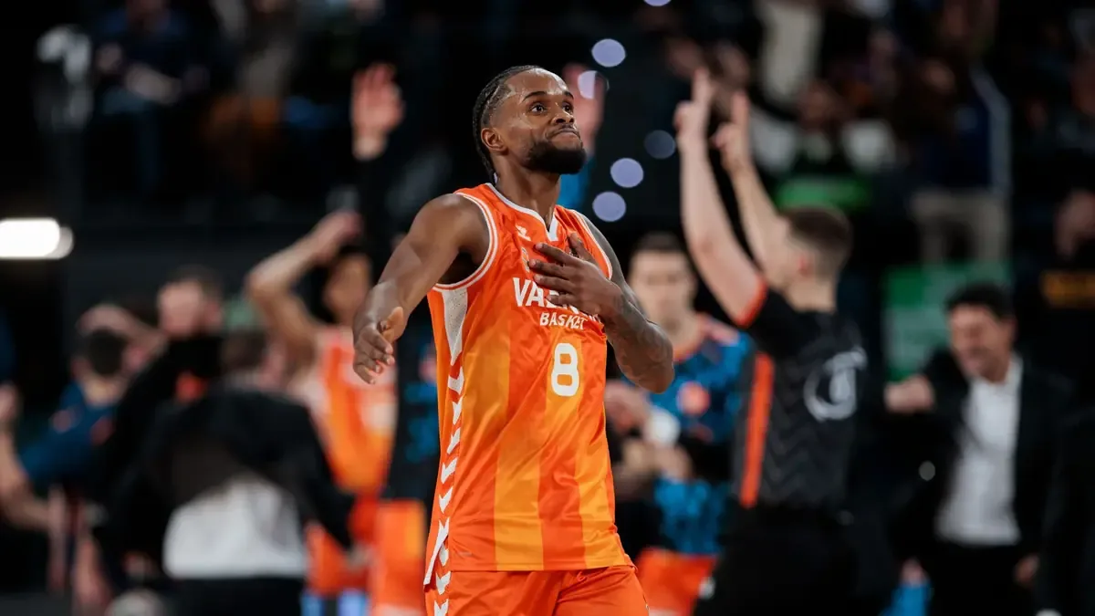 Destaca en el Valencia Basket y se perfila como futuro referente del baloncesto mundial.