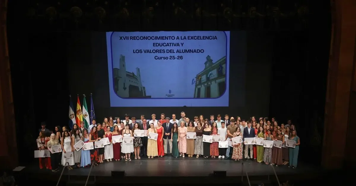 Un emotivo acto premió el esfuerzo y dedicación de alumnos destacados en la ciudad.