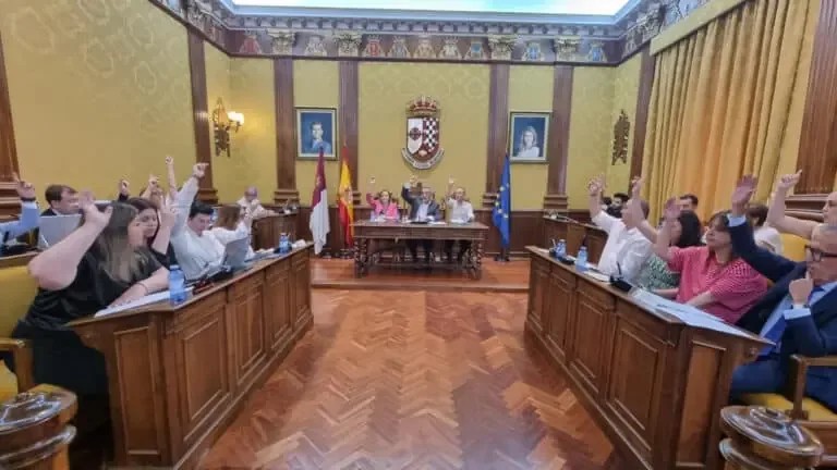 La declaración unánime busca acelerar mejoras en la infraestructura ferroviaria de la región.