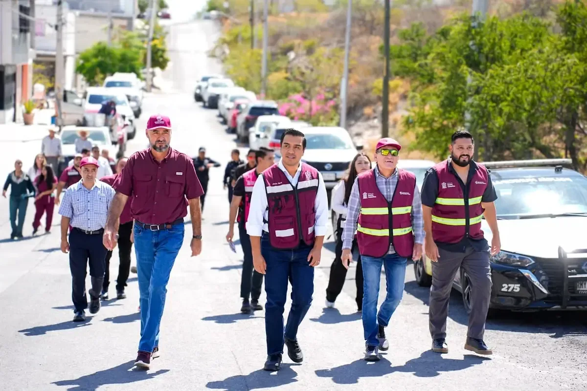 El alcalde de Santa Catarina promueve mejoras en atención y servicios para los ciudadanos.