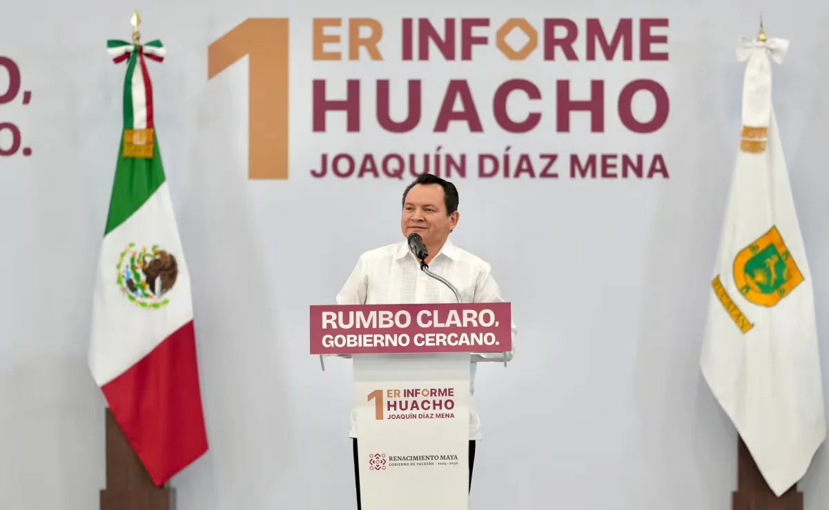 Joaquín Díaz Mena durante su primer informe de gobierno en Mérida, Yucatán.