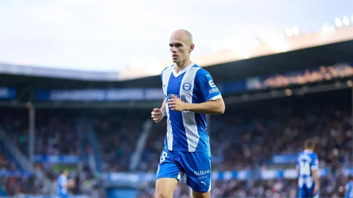 El centrocampista llega al Sevilla tras cuatro temporadas en el Alavés y bajo la dirección de Luis García Plaza.