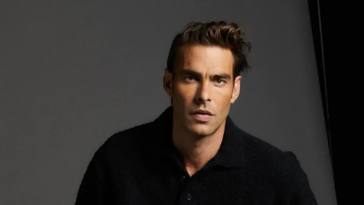 El actor comparte su experiencia en la industria y la evolución de su personaje en la serie de Movistar Plus+.