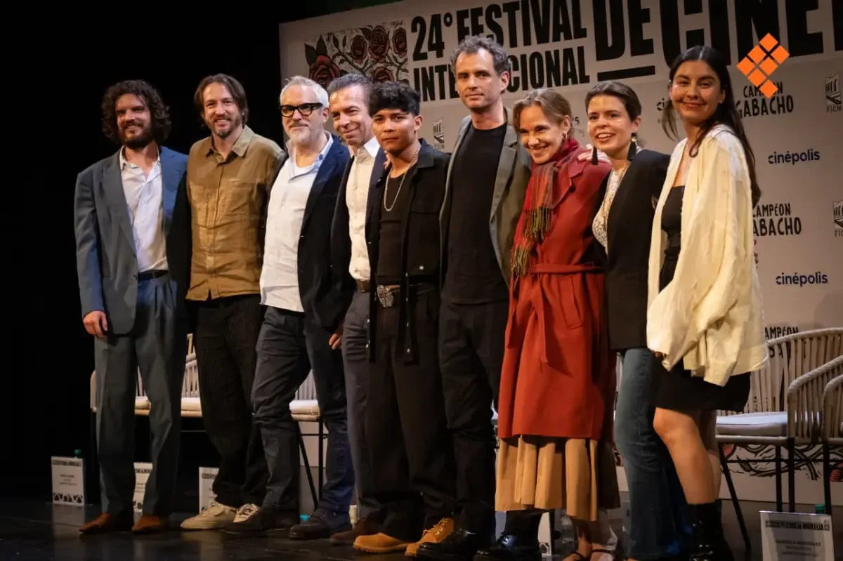 La película busca presentar la migración desde una perspectiva humana a través de la poesía.