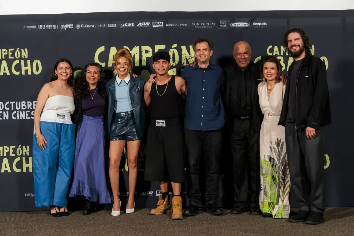 La película aborda la migración con humor y emoción, y se estrena el 29 de octubre.