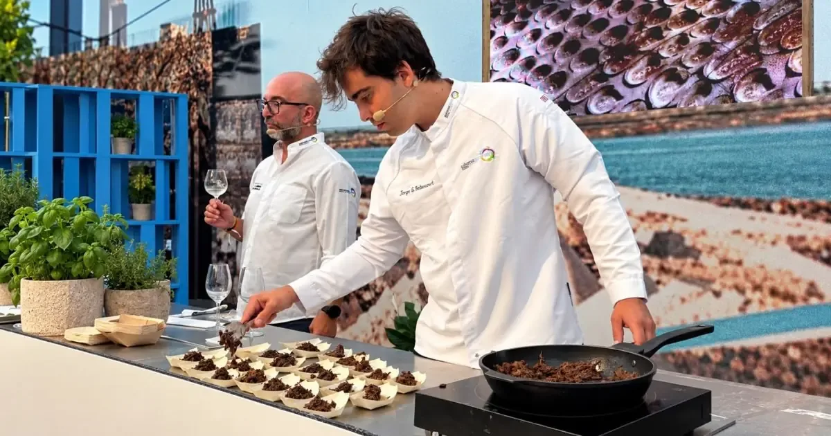 El nuevo gastrobar busca resaltar la riqueza gastronómica de Lanzarote y apoyar a productores locales.
