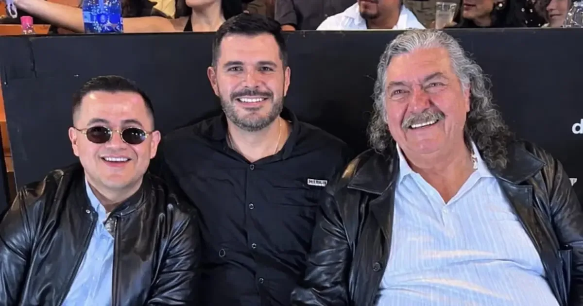 La fotografía de los tres personajes aviva el debate sobre sus posibles alianzas políticas.