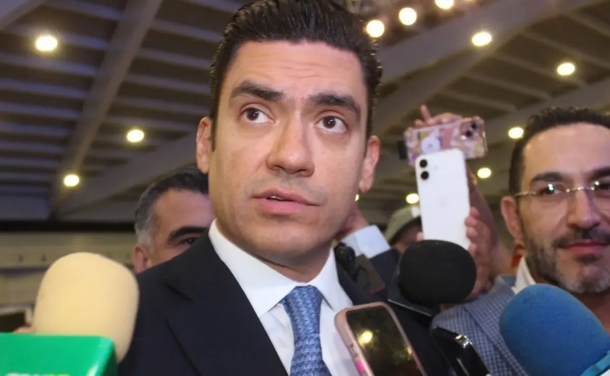 El líder del PAN critica la violencia en México y la política de AMLO.