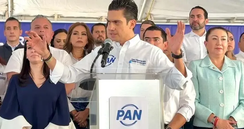 Jorge Romero, dirigente del PAN, critica el gobierno de Morena en Baja California Sur.