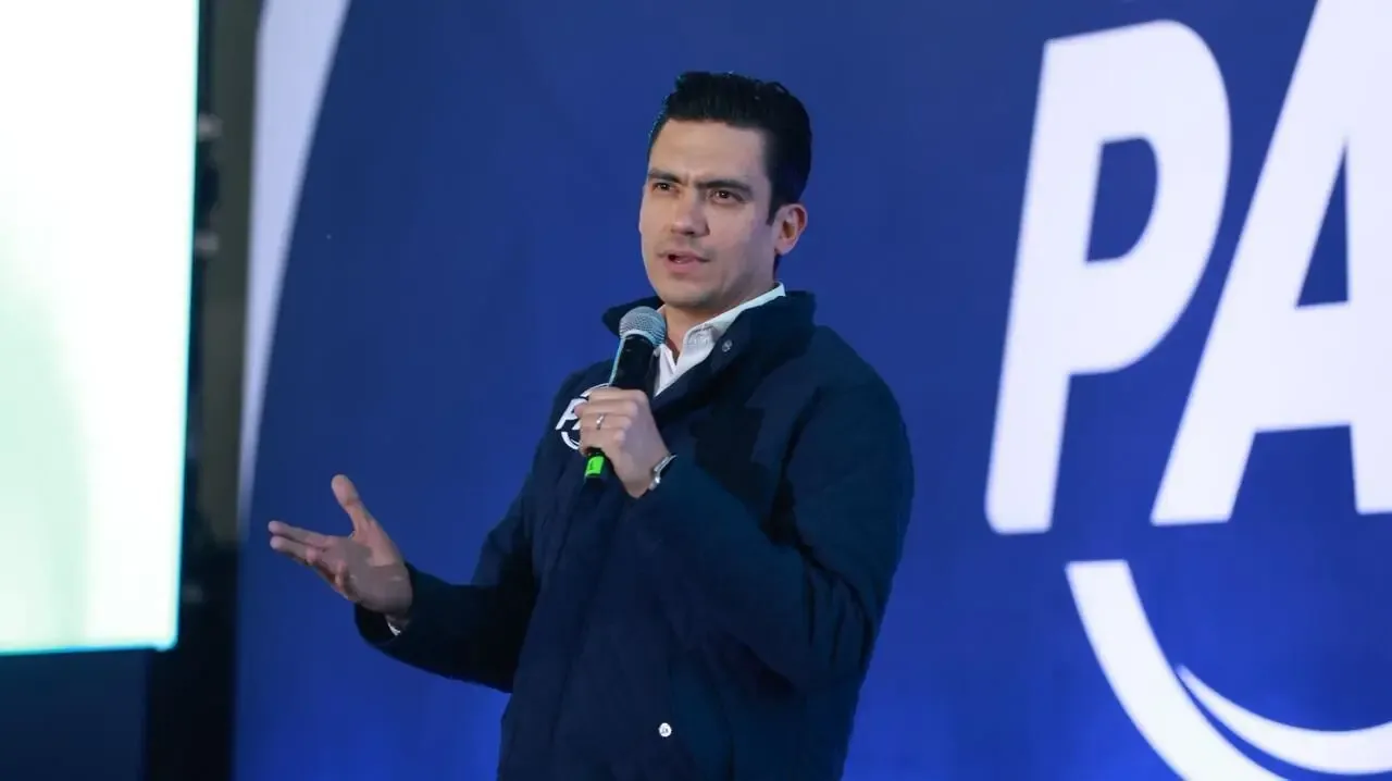 Jorge Romero, presidente del PAN, durante su declaración sobre la reforma electoral.