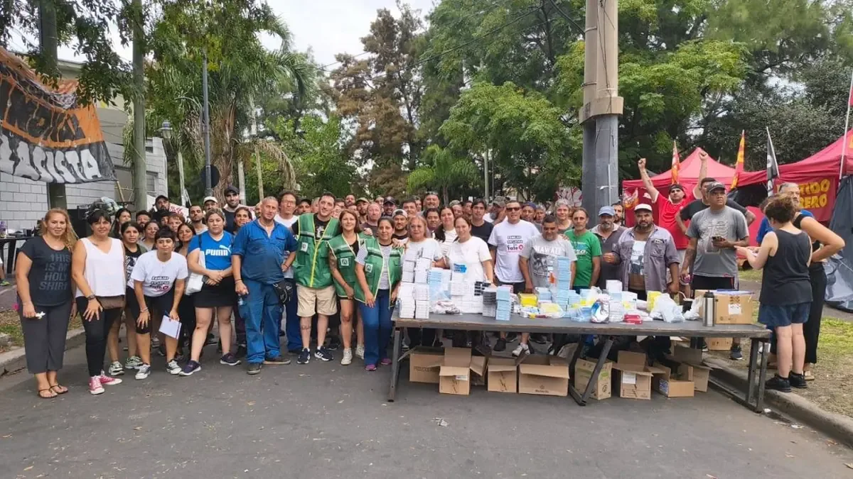 Jornada de salud y donación de medicamentos apoya a trabajadores en conflicto.