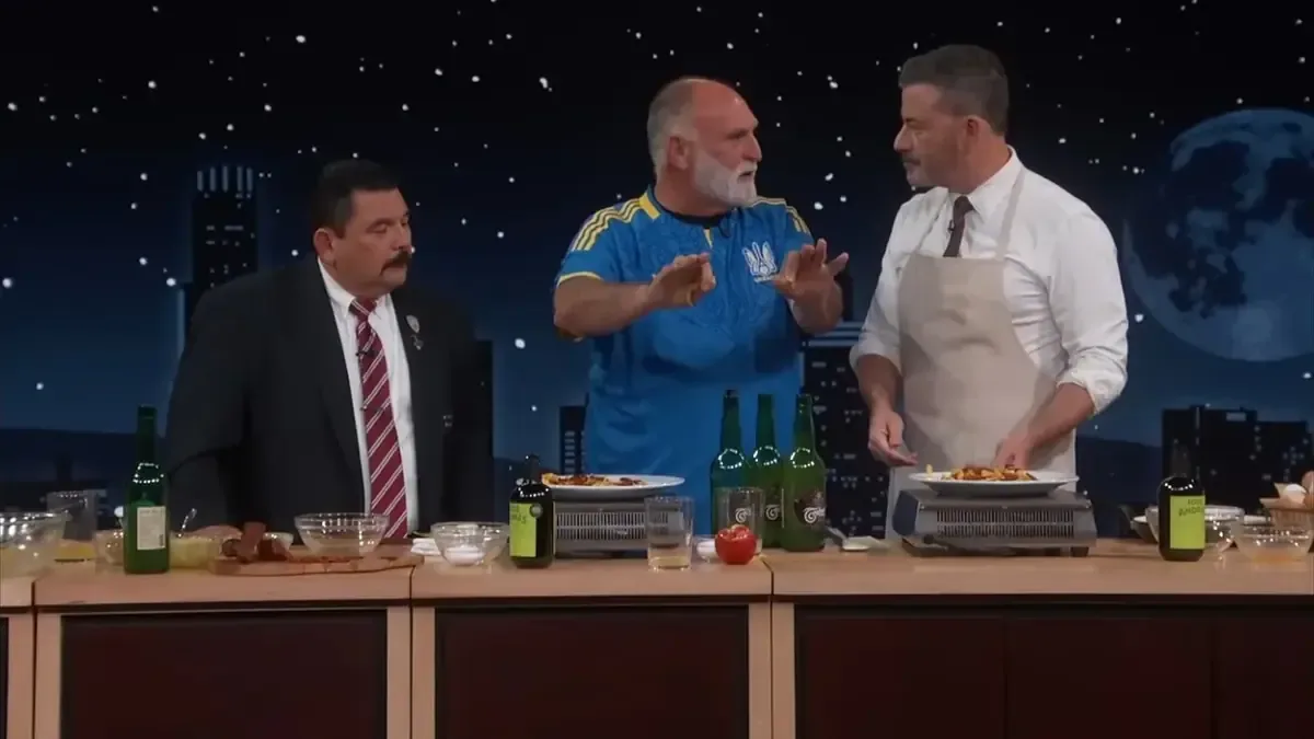 El chef asturiano comparte su cocina tradicional en el programa de Jimmy Kimmel, sorprendiendo a la audiencia con su carisma.