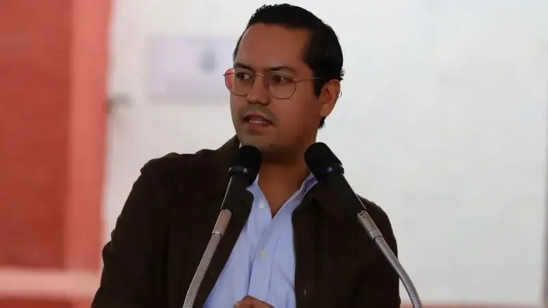 El presidente municipal de Corregidora enfatiza su enfoque en la gubernatura, aunque no descarta la reelección.