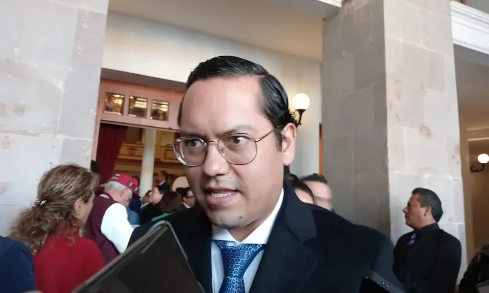Josué Guerrero Trápala durante su reunión con los líderes del PAN en Querétaro.