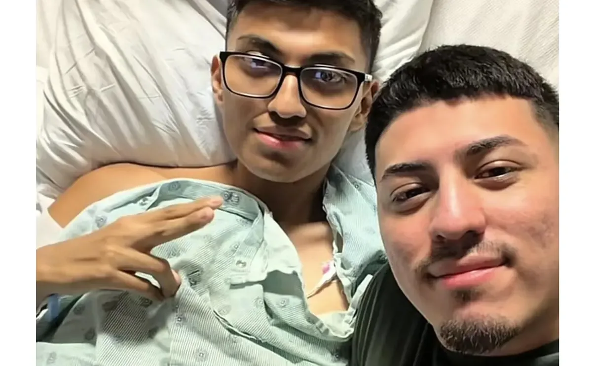 Kevin González, un adolescente de 18 años, lucha por despedirse de sus padres.