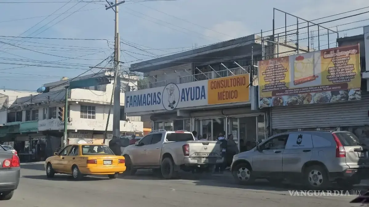 Un joven fue llevado a un consultorio médico de farmacia en Saltillo, donde fue declarado sin vida.