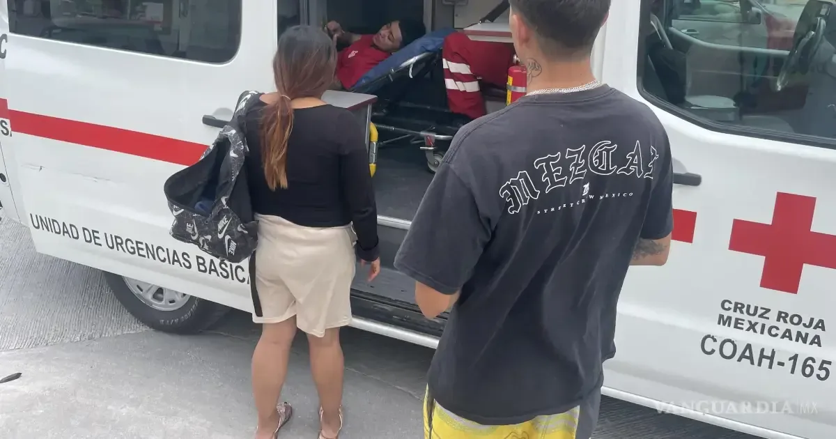 Un joven sufrió una caída en motocicleta, lo que le ocasionó lesiones severas.