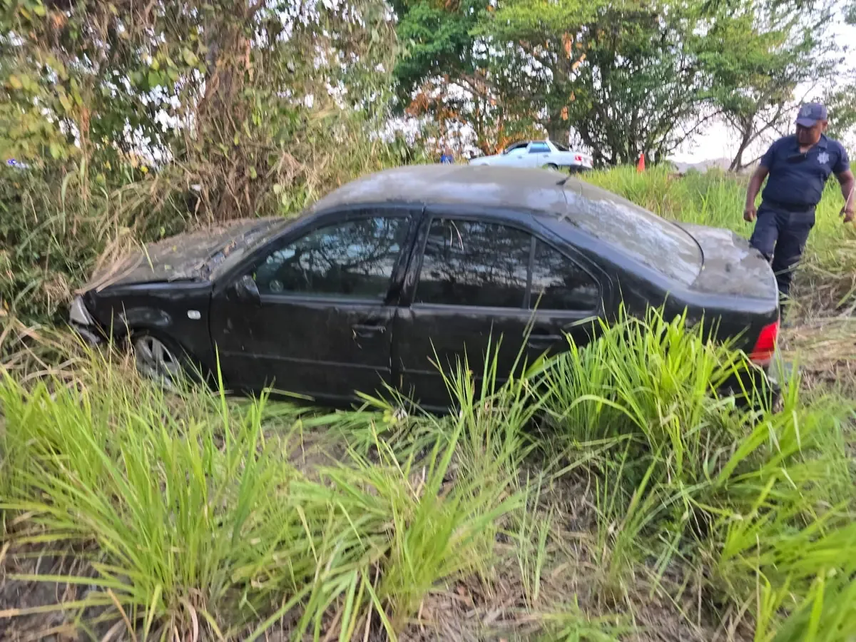 Un accidente en la carretera Costera dejó a un joven de 20 años con lesiones en una pierna.