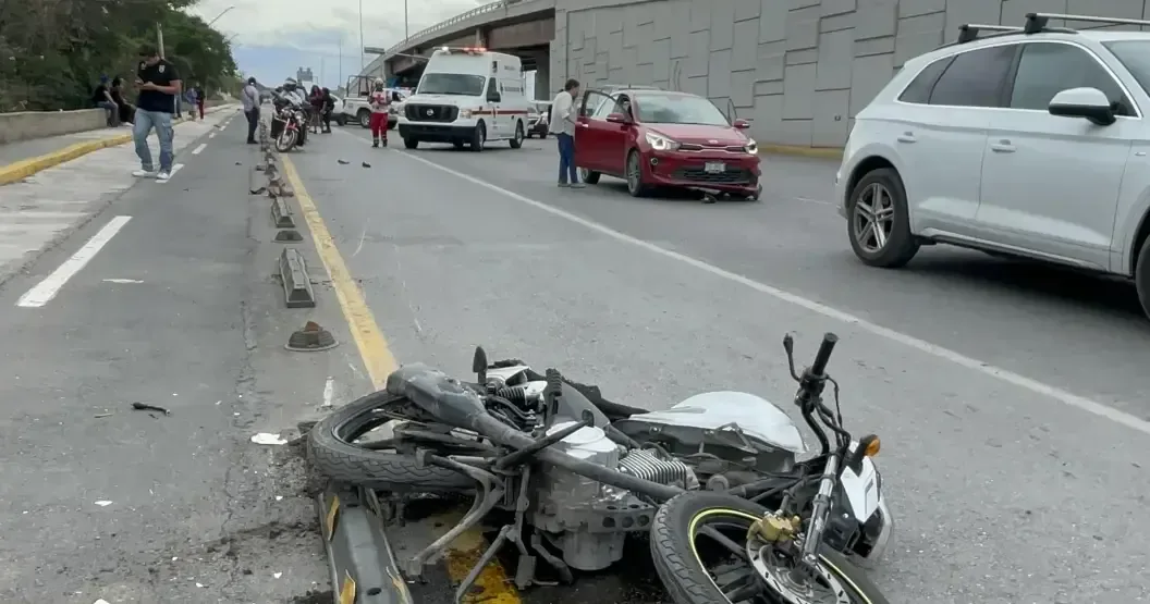 Un chico de 16 años sufrió múltiples lesiones tras un choque en Saltillo.