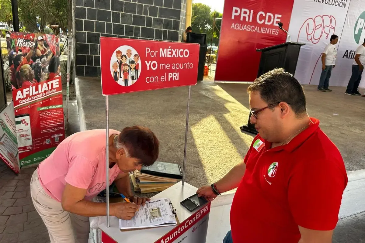 Juan Eduardo Hernández Tavera presenta la estrategia de afiliación del PRI en Aguascalientes.