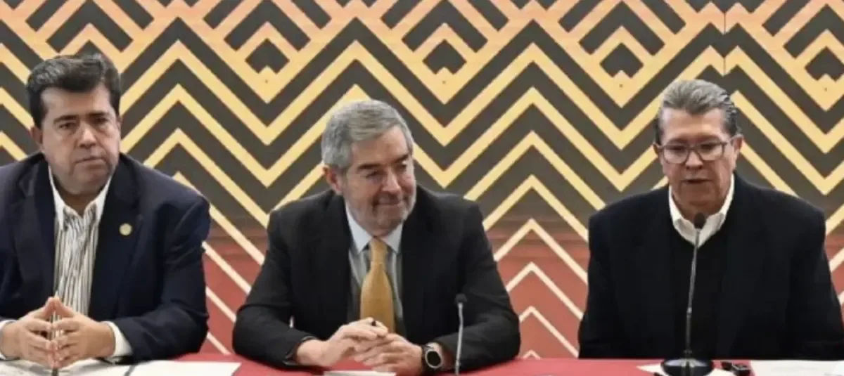 Juan Ramón de la Fuente en la Plenaria donde anunció el compromiso de ayuda humanitaria.