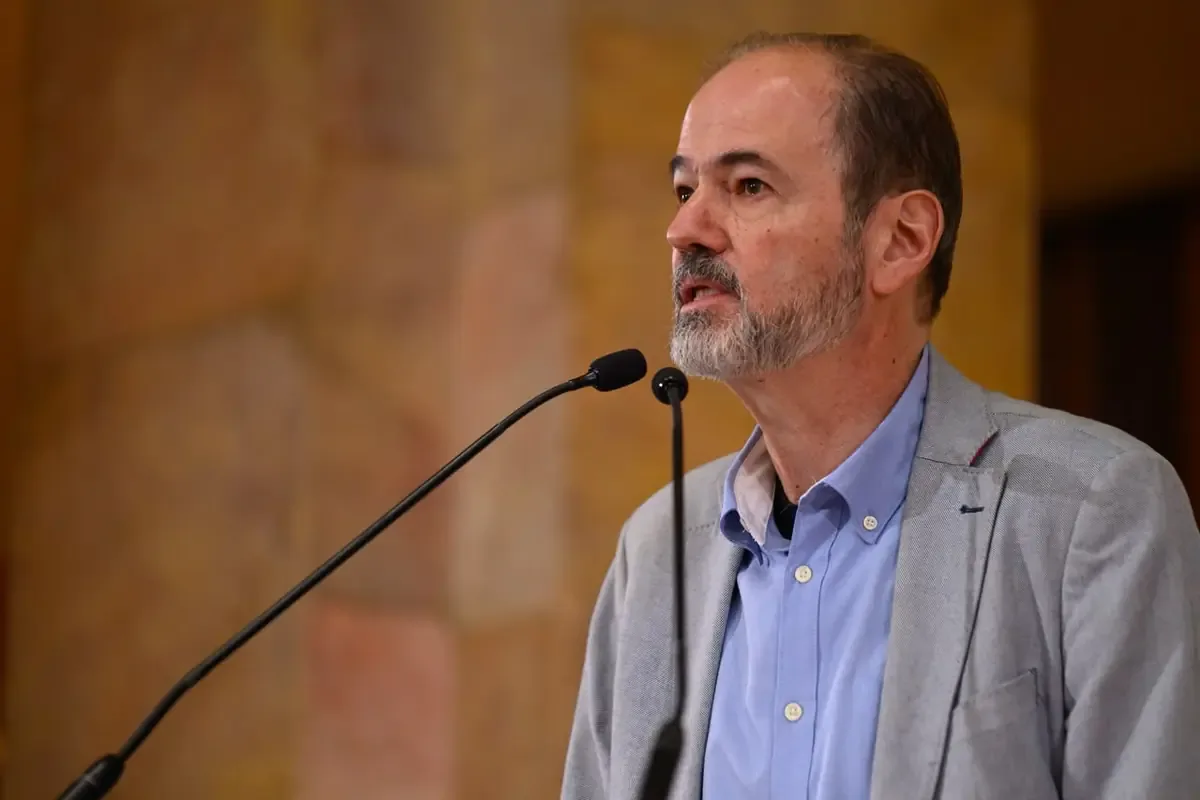 El galardón fue otorgado por la UNAM y la Secretaría de Cultura a Villoro por su contribución literaria.