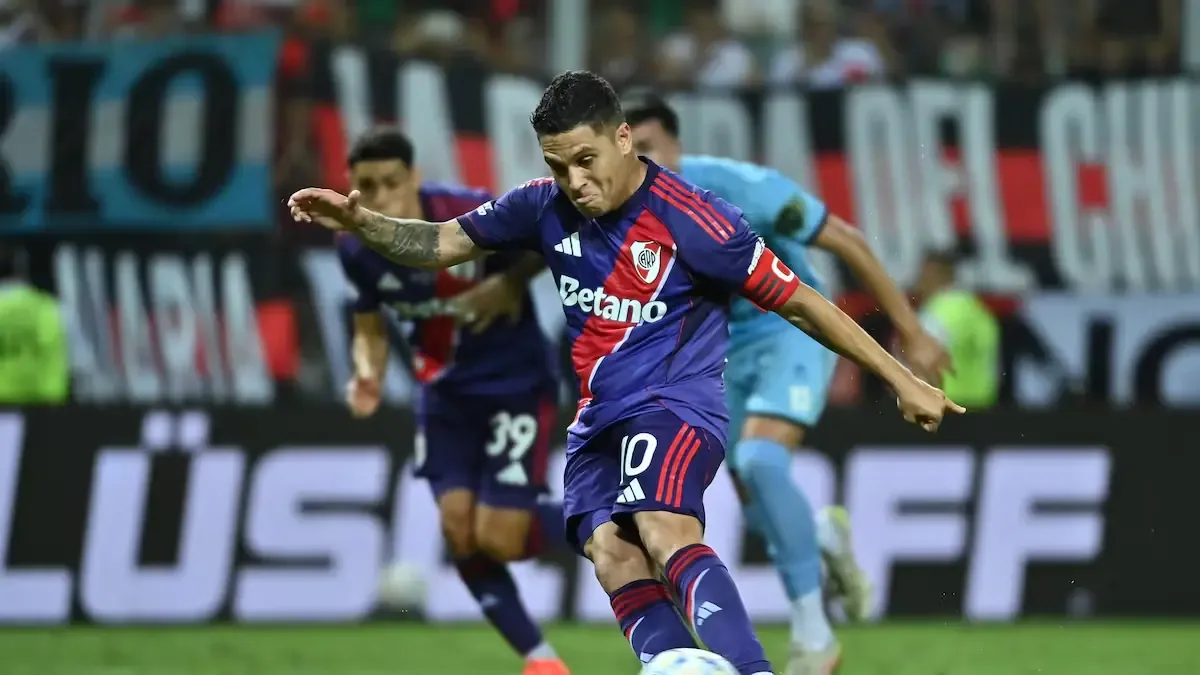 Juanfer Quintero anotó el gol que asegura la clasificación en un partido tenso ante Club Ciudad de Bolívar.