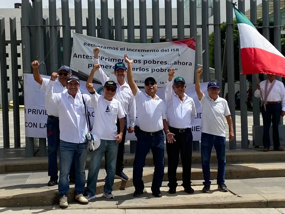 Protestan contra reforma que afecta derechos adquiridos de pensionados.