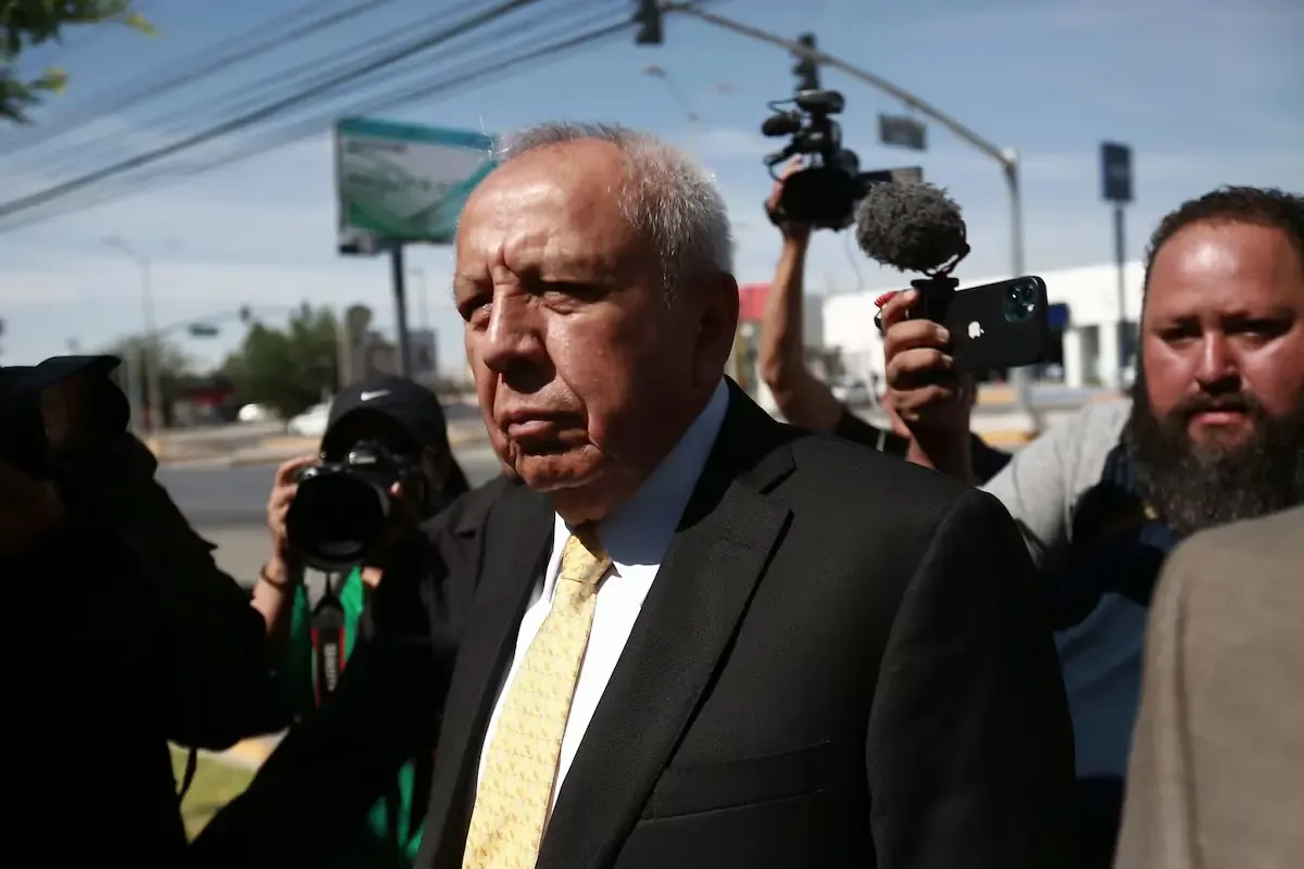 Un juez federal absolvió al excomisionado del INM tras las muertes de 40 migrantes en 2023.