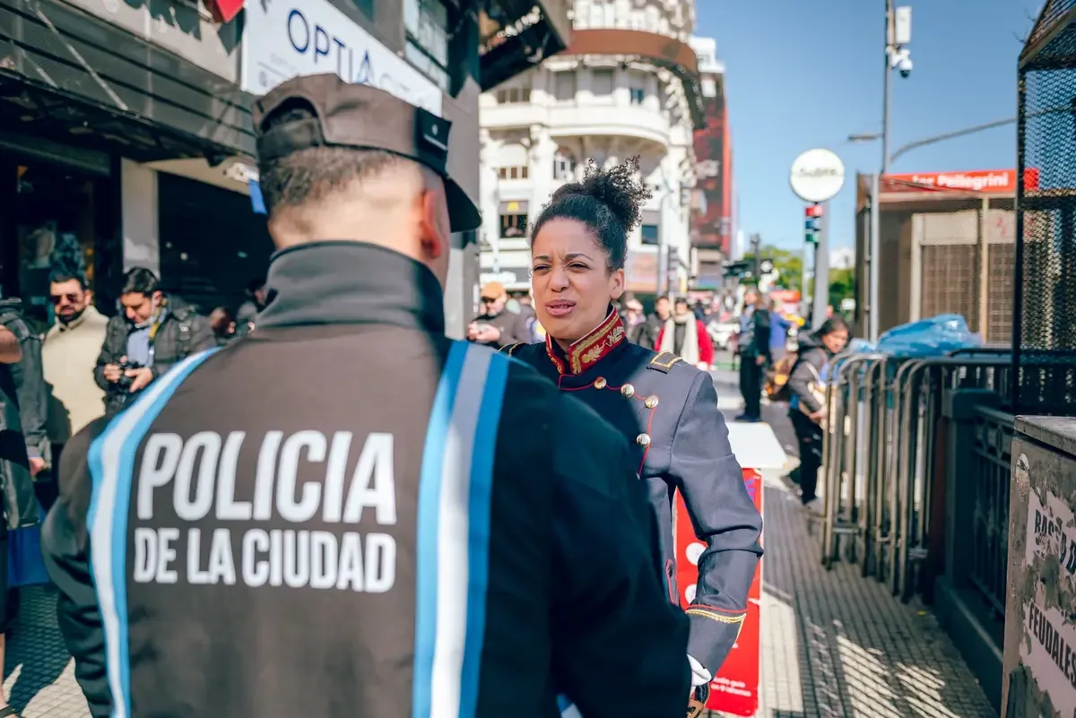 El retraso en la audiencia revela preocupaciones sobre la rendición de cuentas en el Instituto Nacional de Migración.