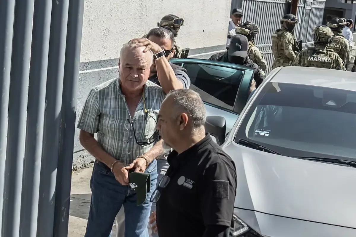 La medida responde a un amparo y Ruffo enfrenta acusaciones por una red de huachicol fiscal.