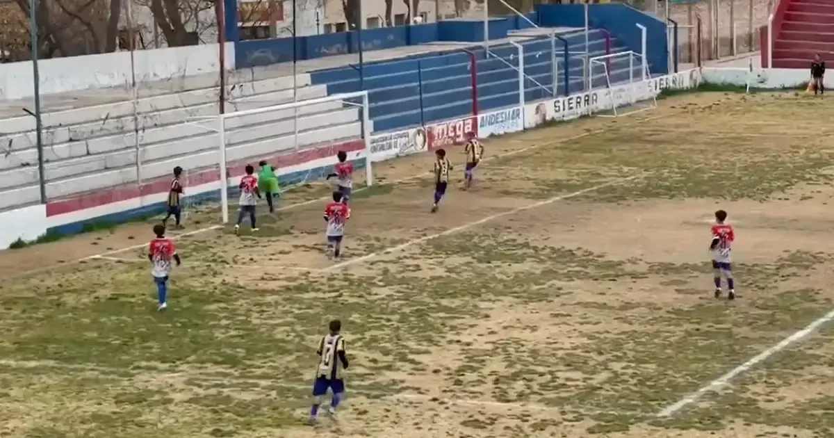 La categoría 2014 de Andes Fútbol Club demuestra la importancia del juego en equipo.