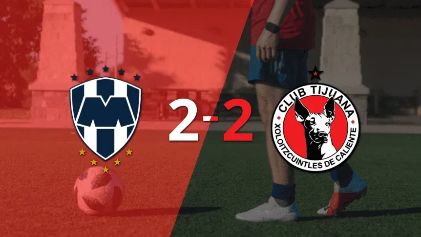 Jugadores de CF Monterrey celebran un gol en el partido contra Tijuana.