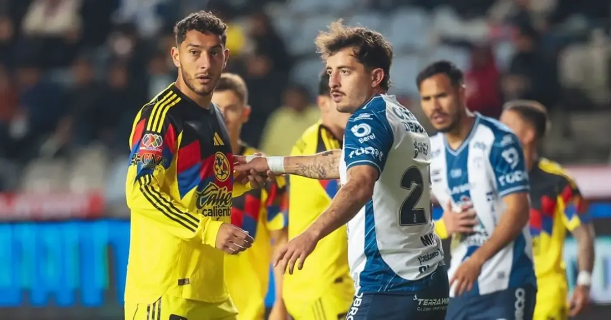 Jugadores del Club América en un partido en el estadio Hidalgo.