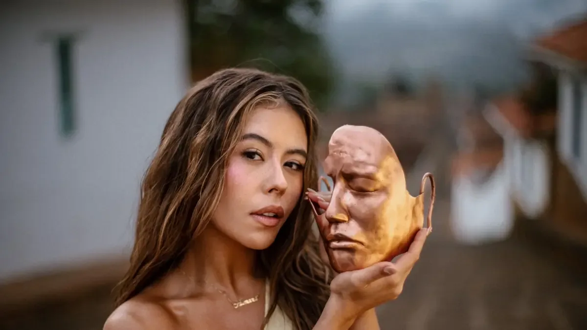 La artista colombiana revela sus proyectos y su enfoque cultural en su música.