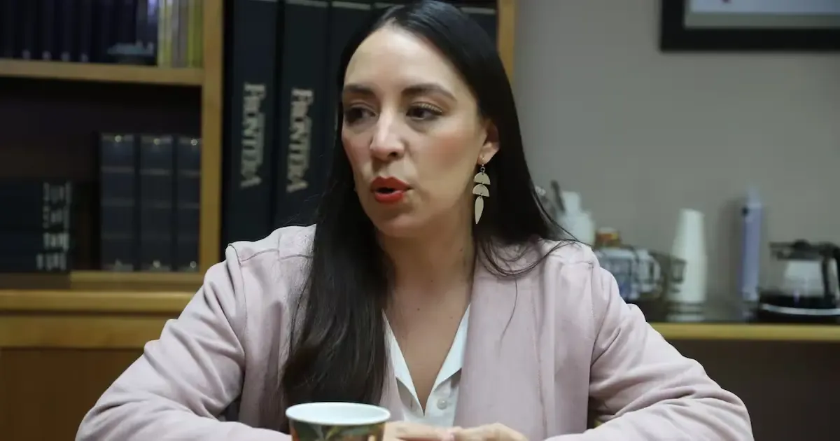 La senadora Julieta Ramírez señala un gasto excesivo en publicidad negativa durante su carrera política.